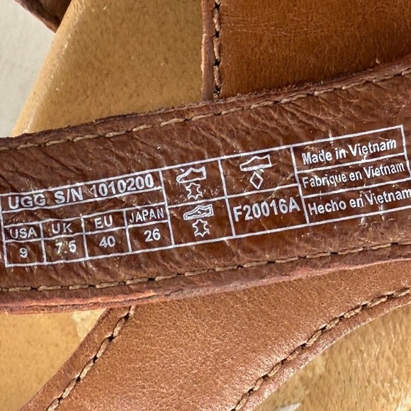 UGG Brown Leather Heeled Sandals Wooden Clogs Buckle Accents Women's 9 Retro - Picture 7 of 9